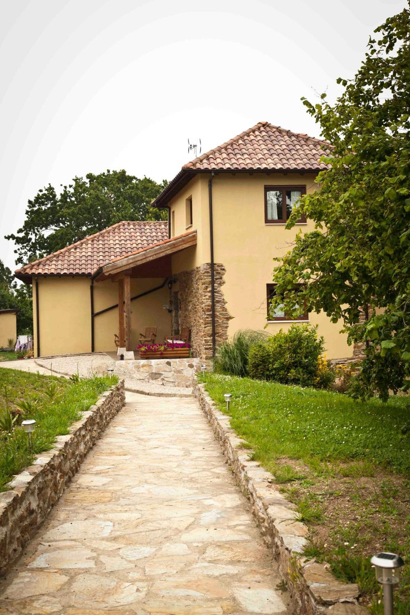 La Casa De La Abuela Milagros Guest House Pravia Exterior photo
