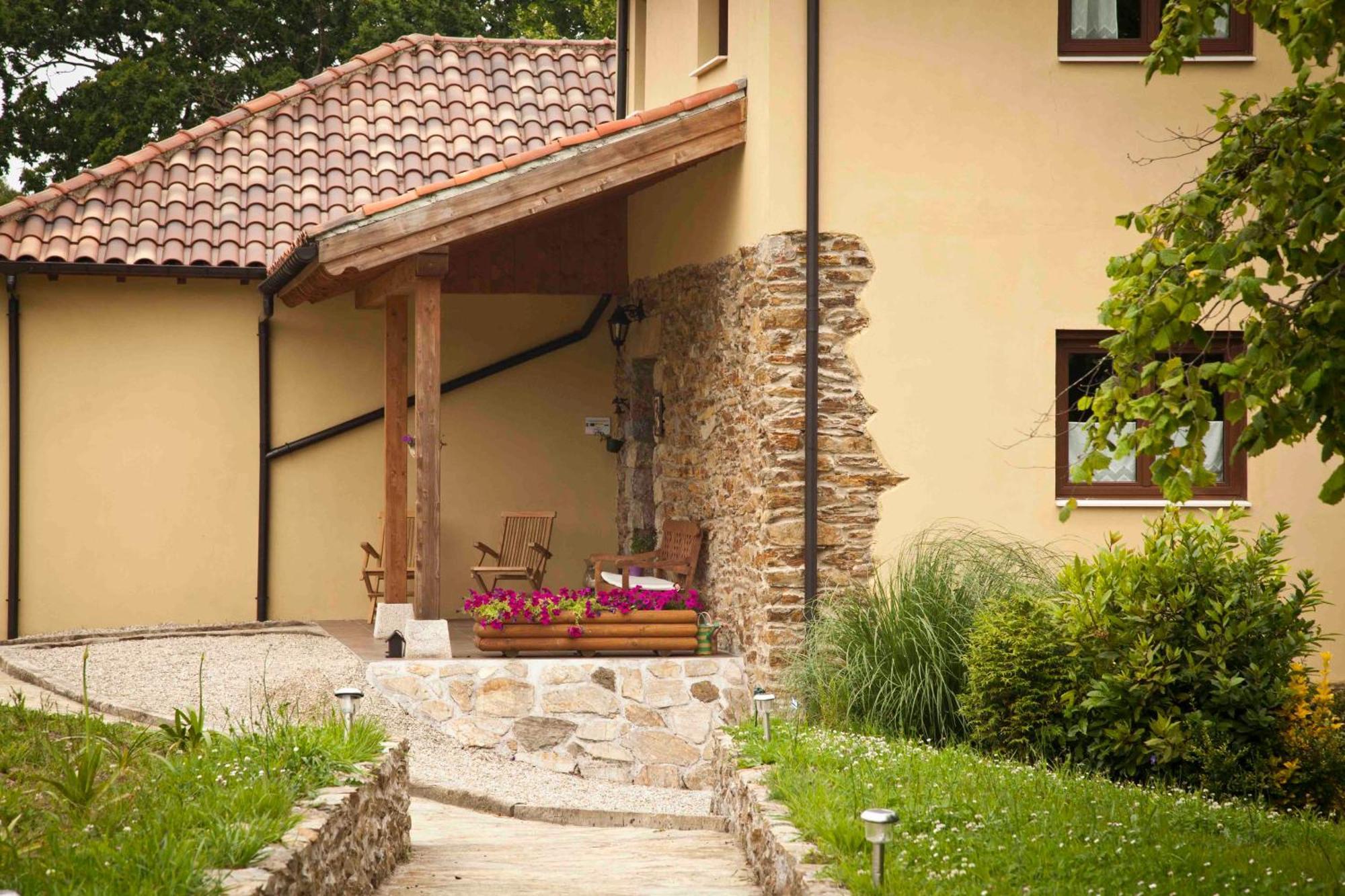 La Casa De La Abuela Milagros Guest House Pravia Exterior photo